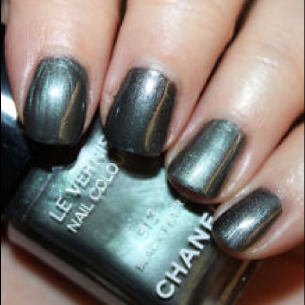 Limited Edition CHANEL black pearl polish